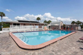 Diplomat Condo with private Beach